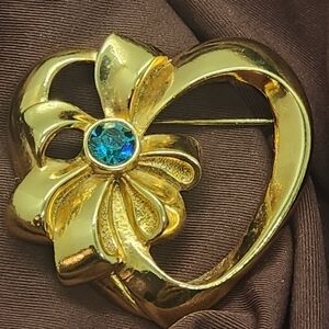Vintage Avon Gold Plated Bow Heart Blue Gem Brooch Pin